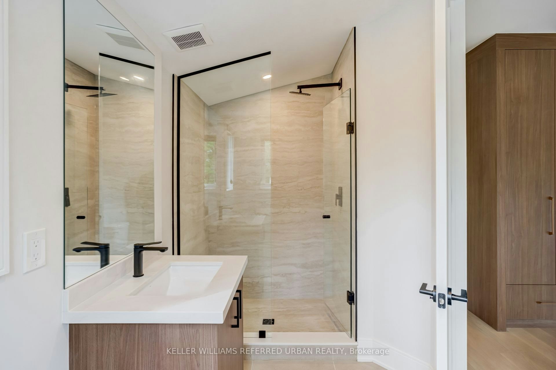 37 Wesley Avenue, Mississauga, ON, L5H 2M6 - 40