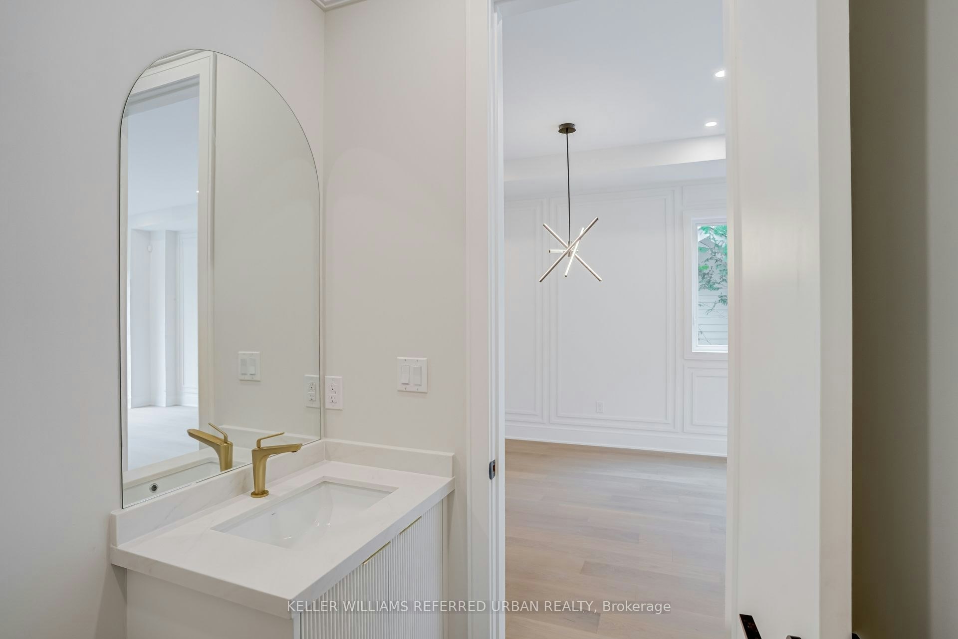37 Wesley Avenue, Mississauga, ON, L5H 2M6 - 9