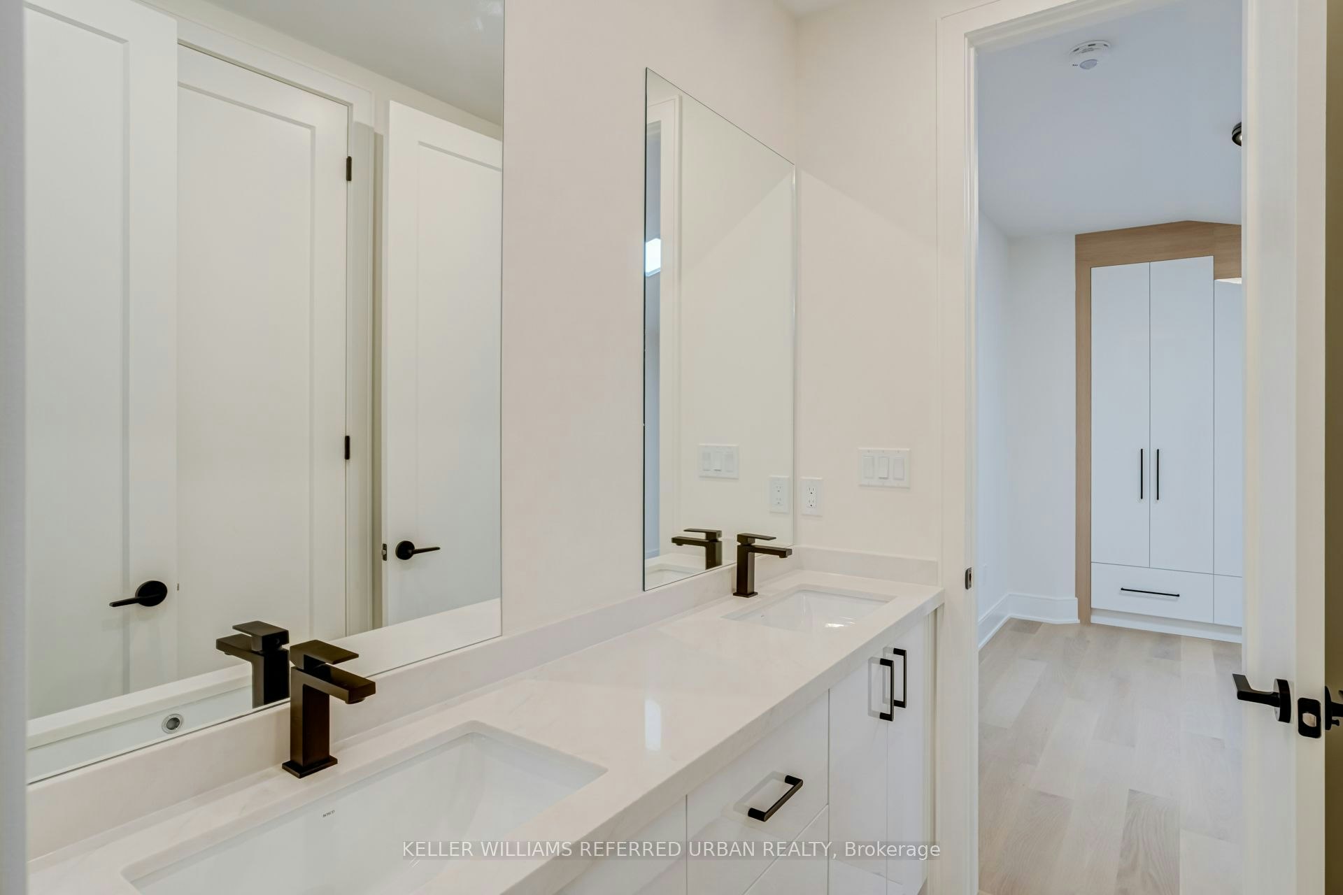 37 Wesley Avenue, Mississauga, ON, L5H 2M6 - 31