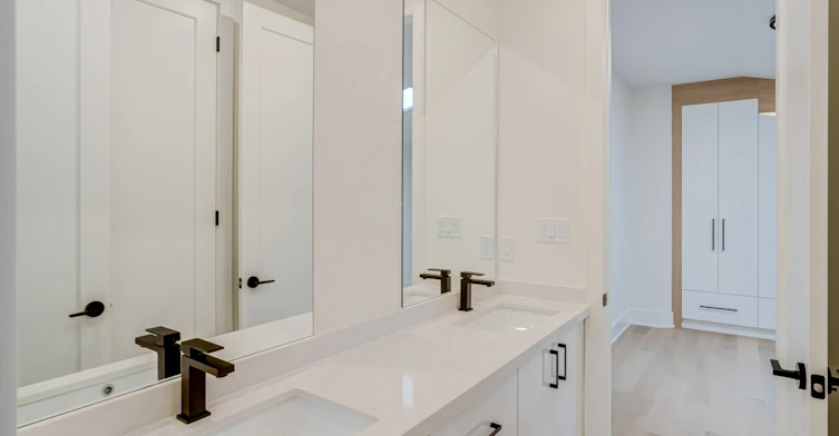 37 Wesley Avenue, Mississauga, ON, L5H 2M6 - 31