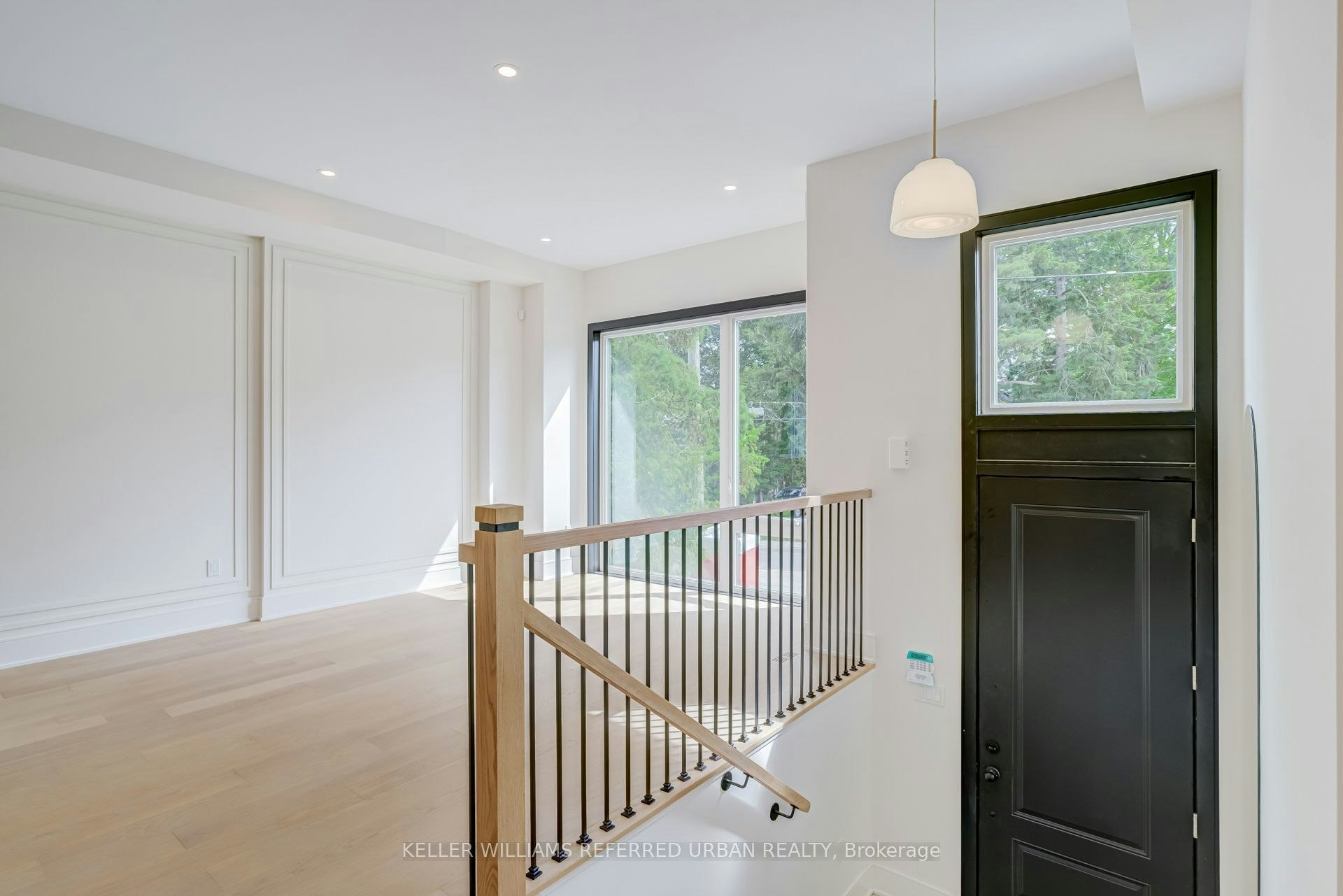 37 Wesley Avenue, Mississauga, ON, L5H 2M6 - 3
