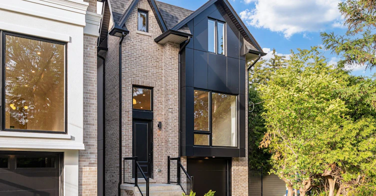 37 Wesley Avenue, Mississauga, ON, L5H 2M6 - 2