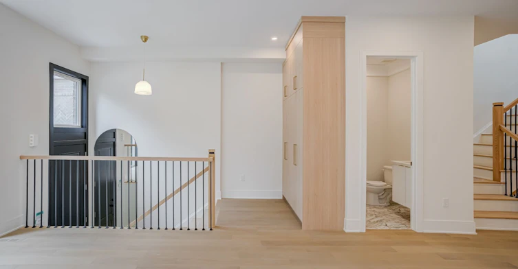 37 Wesley Avenue, Mississauga, ON, L5H 2M6 - 4