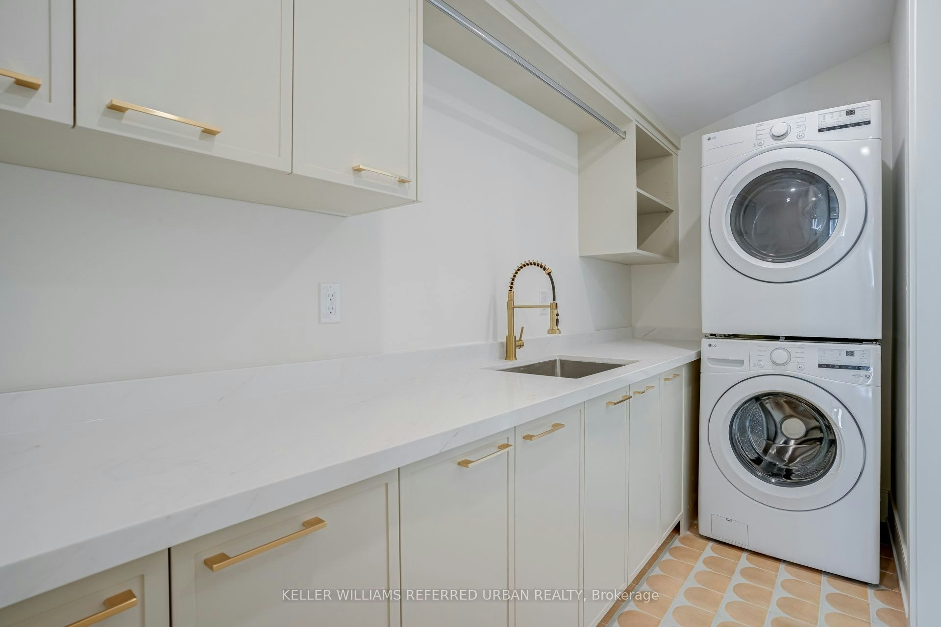 37 Wesley Avenue, Mississauga, ON, L5H 2M6 - 36