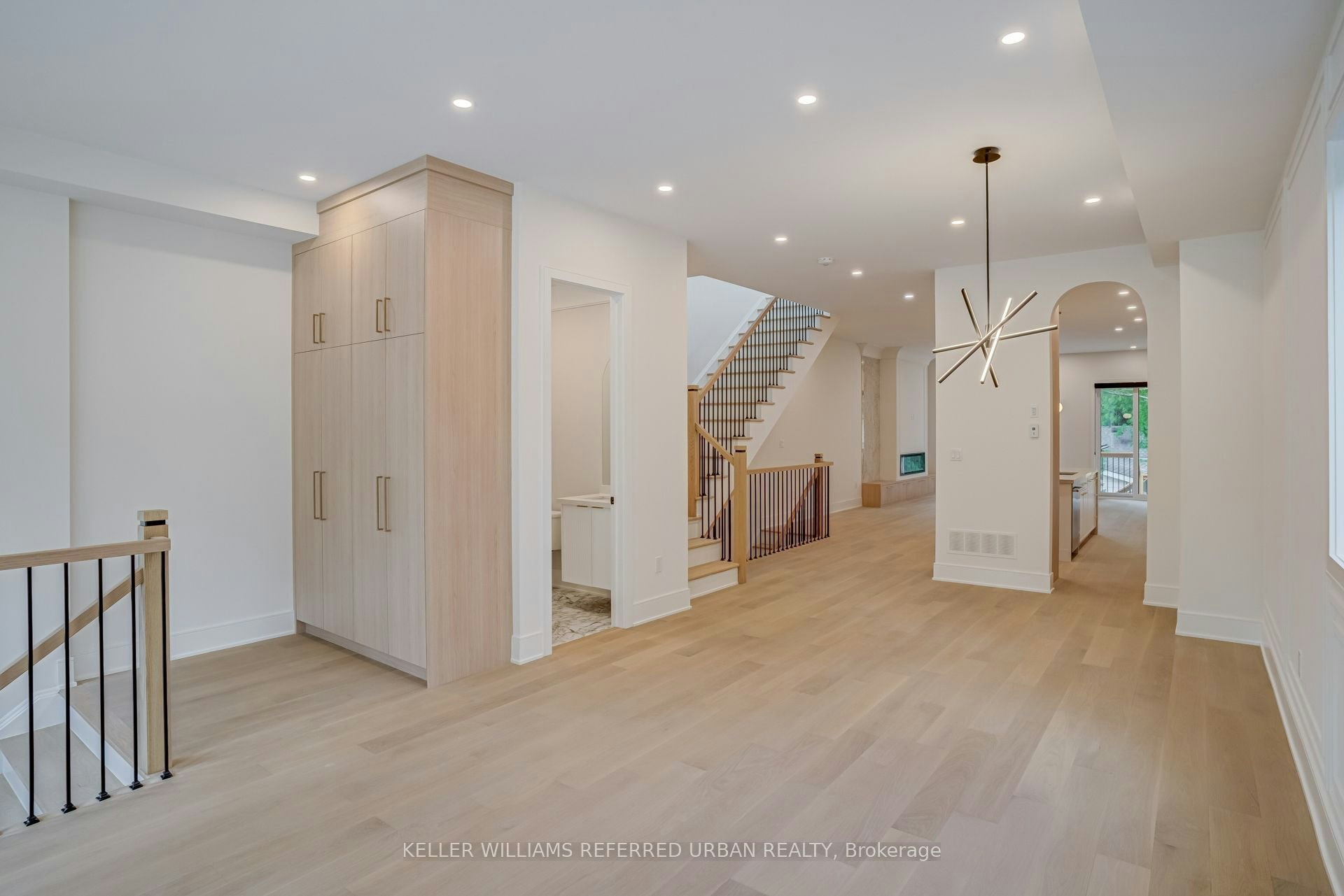 37 Wesley Avenue, Mississauga, ON, L5H 2M6 - 5