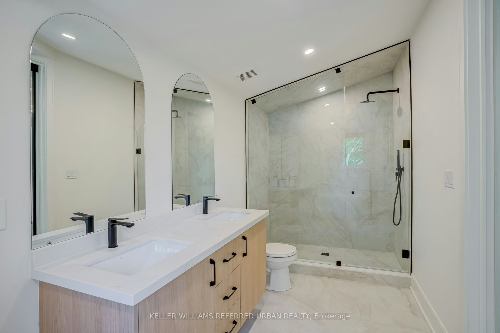 37 Wesley Avenue, Mississauga, ON, L5H 2M6 - 24