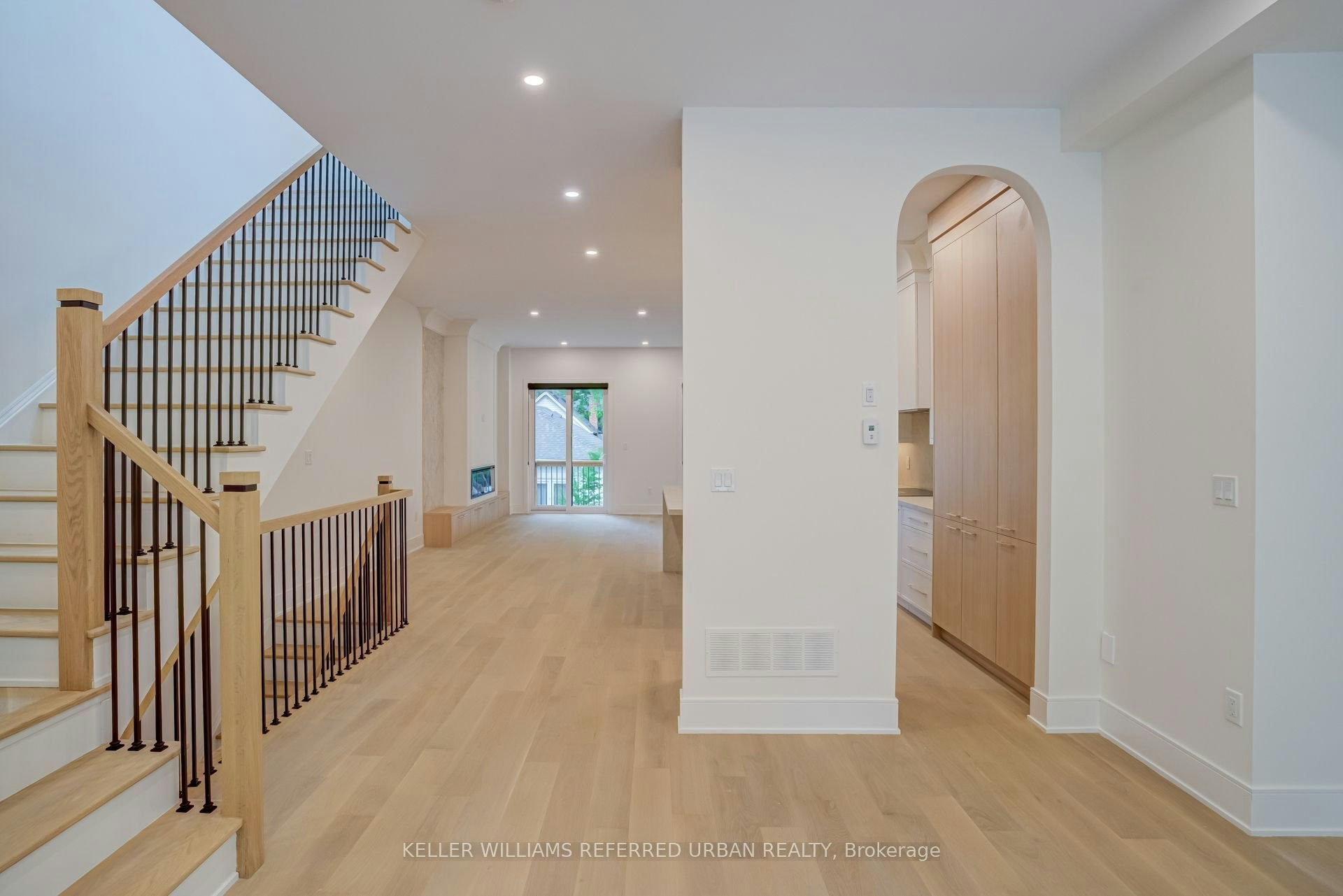 37 Wesley Avenue, Mississauga, ON, L5H 2M6 - 13