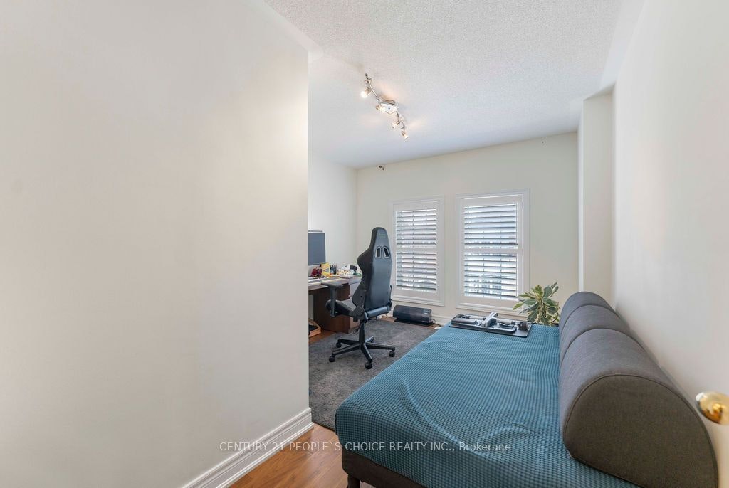 40-230 Paisley Boulevard W, Mississauga, ON, L5B 0C5 - 40