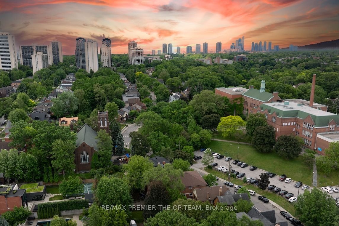 3-299 Quebec Avenue, Toronto, ON, M6P 2V2 - 2
