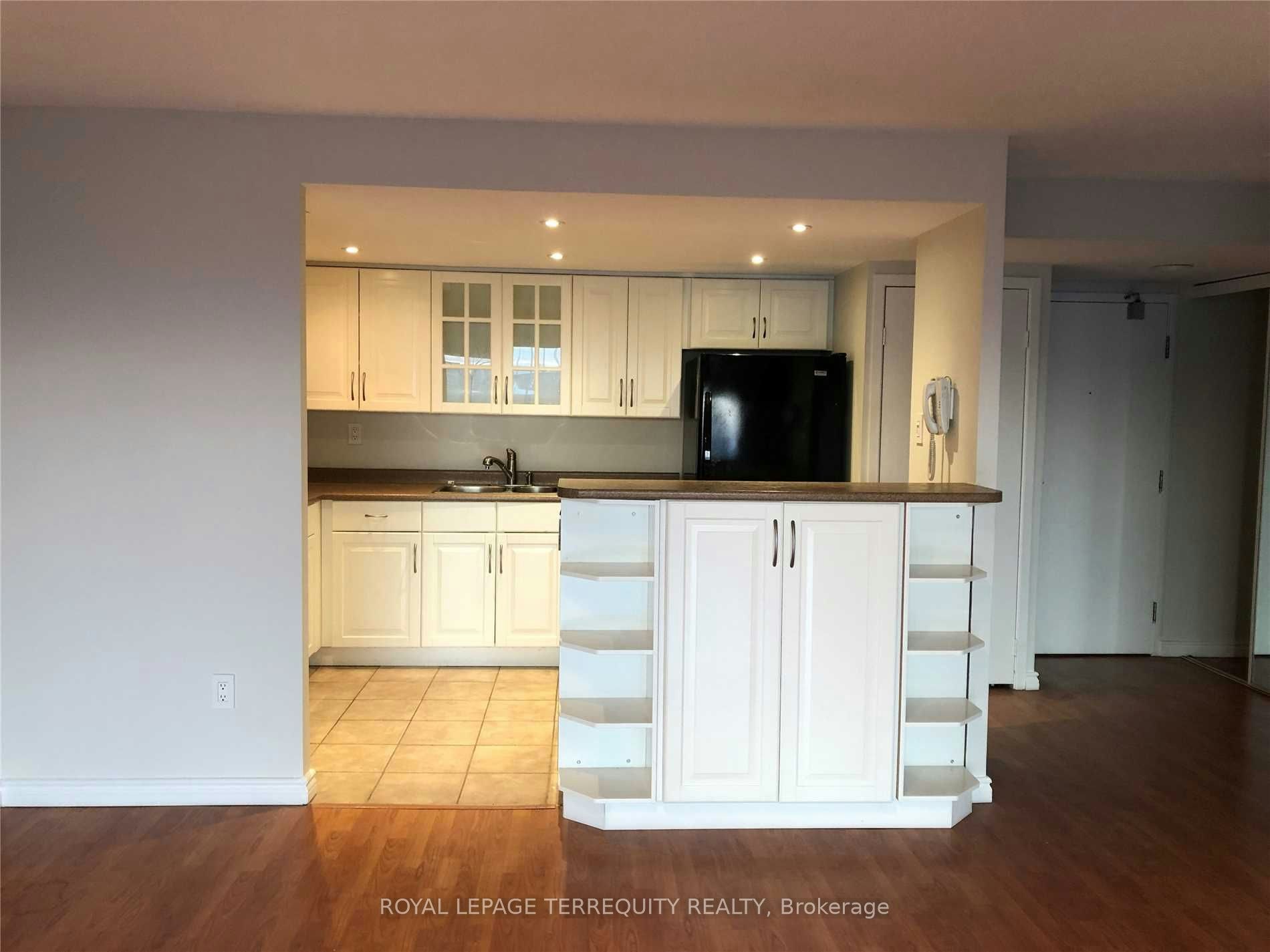 PH06-2091 Hurontario Street, Mississauga, ON, L5A 4E6 - 4