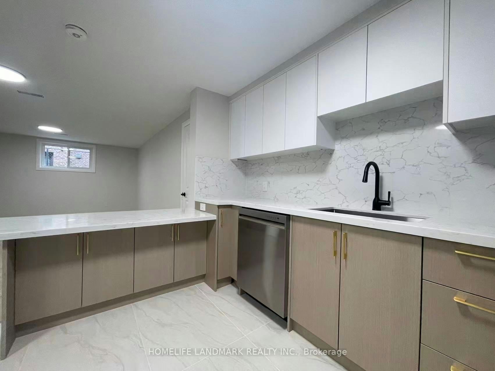 Unit 3-17 Rosemeade Avenue, Toronto, ON, M8Y 3A2 - 2