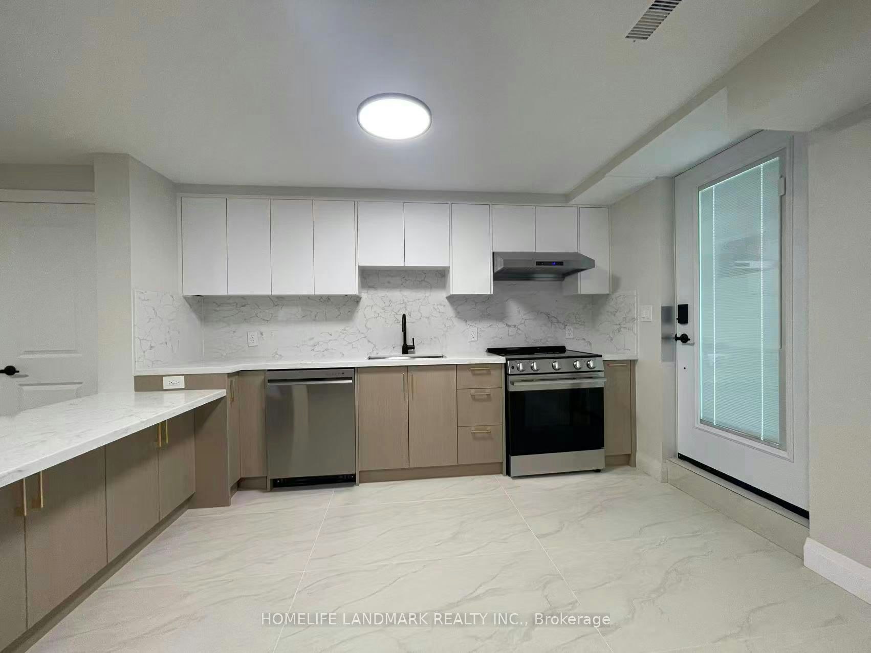 Unit 3-17 Rosemeade Avenue, Toronto, ON, M8Y 3A2