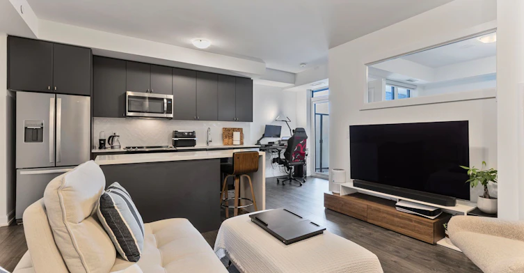 901-3200 William Coltson Avenue, Oakville, ON, L6H 7W6 - 2