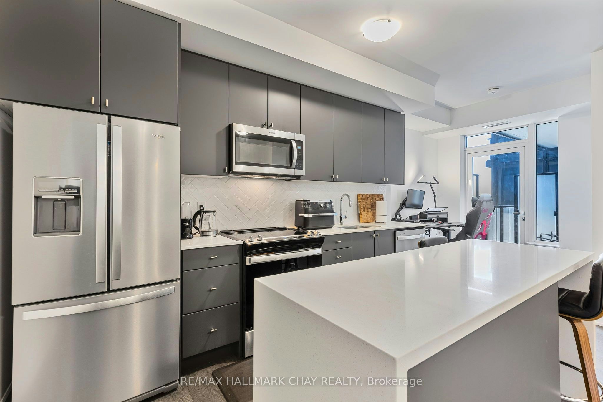 901-3200 William Coltson Avenue, Oakville, ON, L6H 7W6 - 3