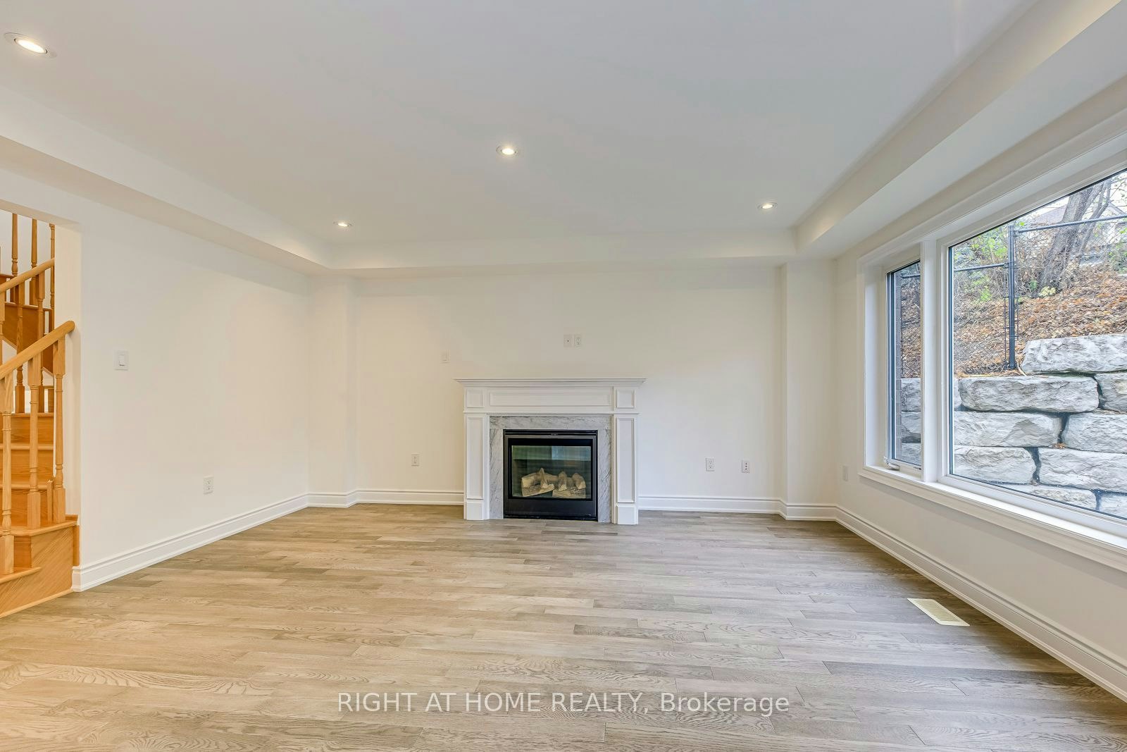 2581 Islington Avenue, Toronto, ON, M9V 4A2 - 13