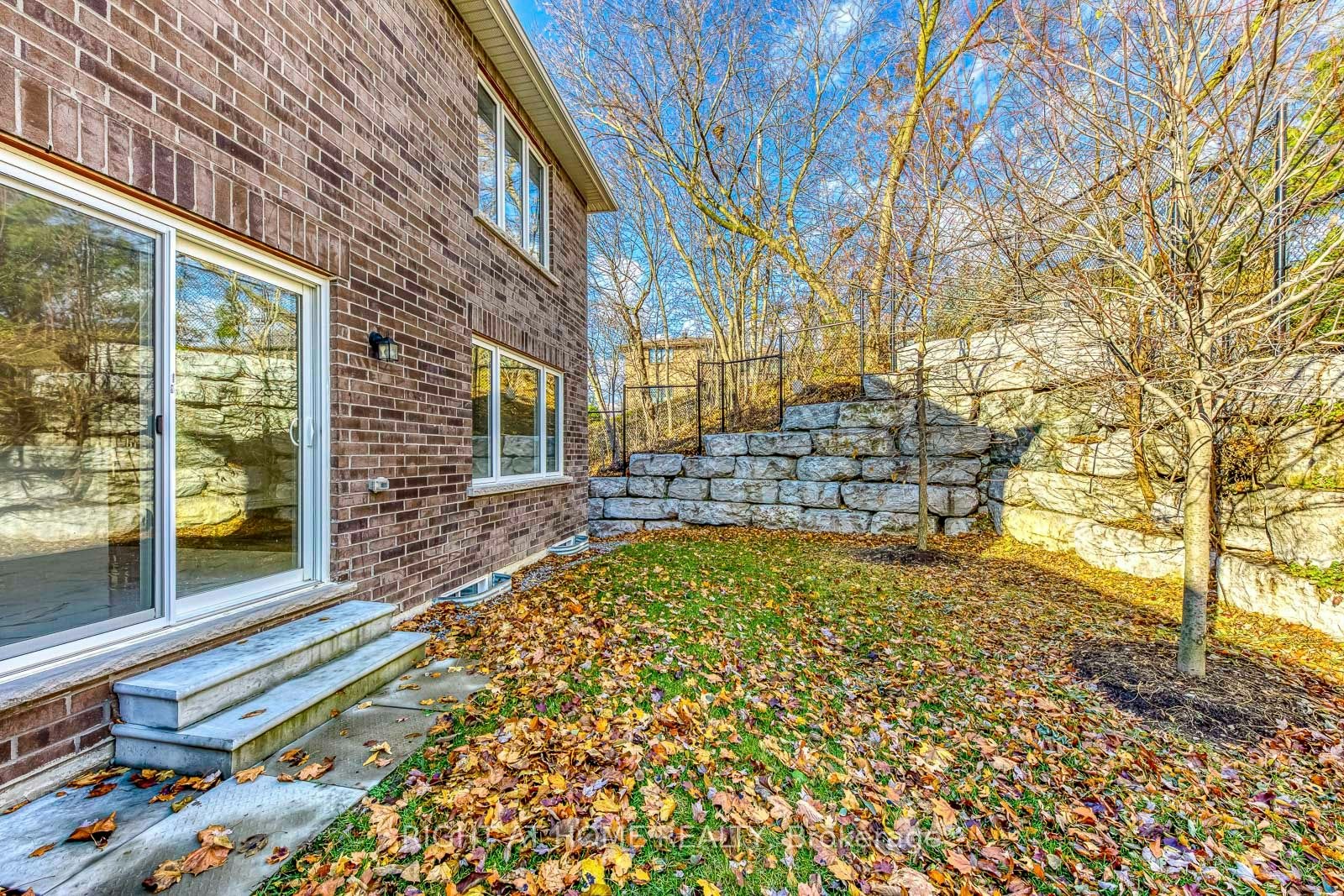 2581 Islington Avenue, Toronto, ON, M9V 4A2 - 45