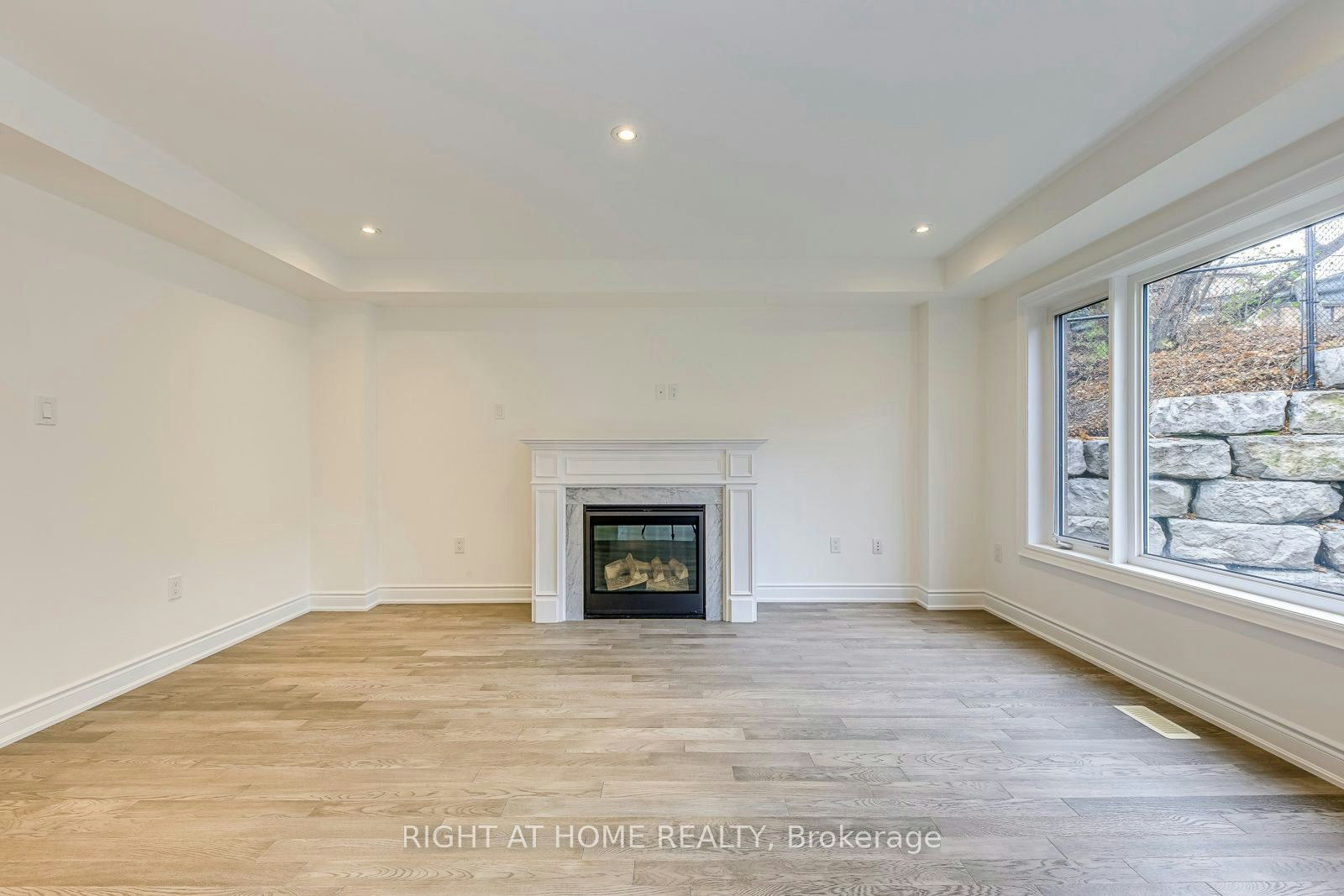 2581 Islington Avenue, Toronto, ON, M9V 4A2 - 12