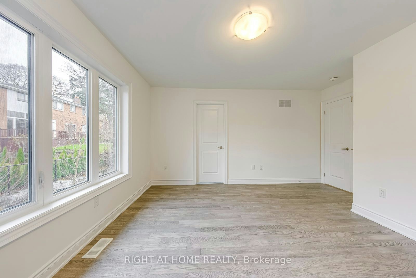 2581 Islington Avenue, Toronto, ON, M9V 4A2 - 27