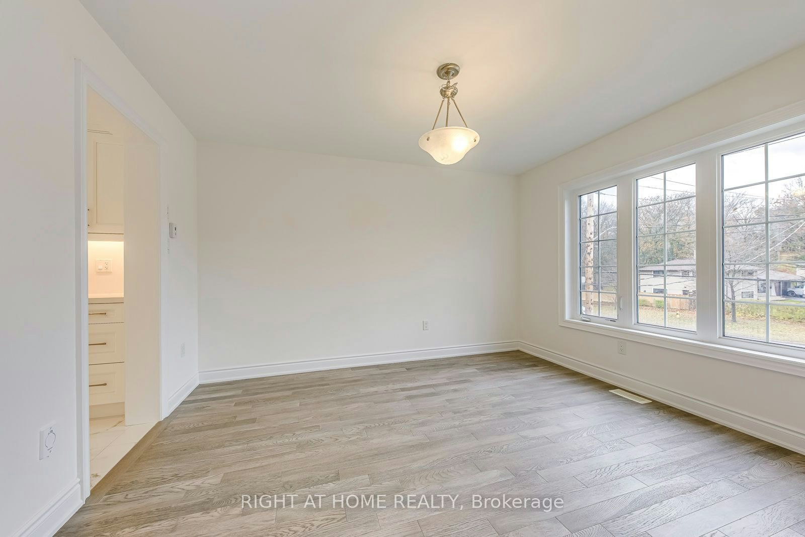 2581 Islington Avenue, Toronto, ON, M9V 4A2 - 8