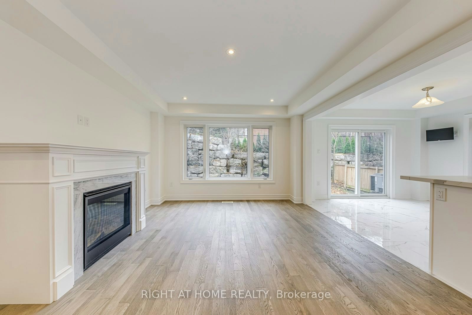 2581 Islington Avenue, Toronto, ON, M9V 4A2 - 11