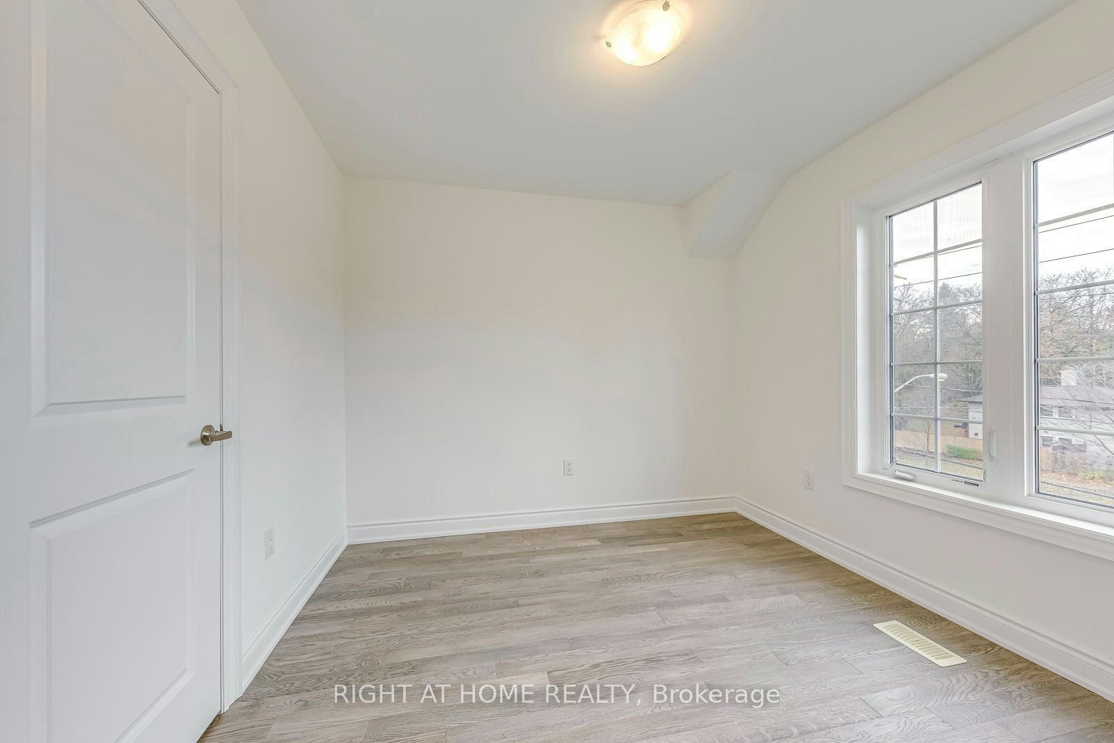 2581 Islington Avenue, Toronto, ON, M9V 4A2 - 34