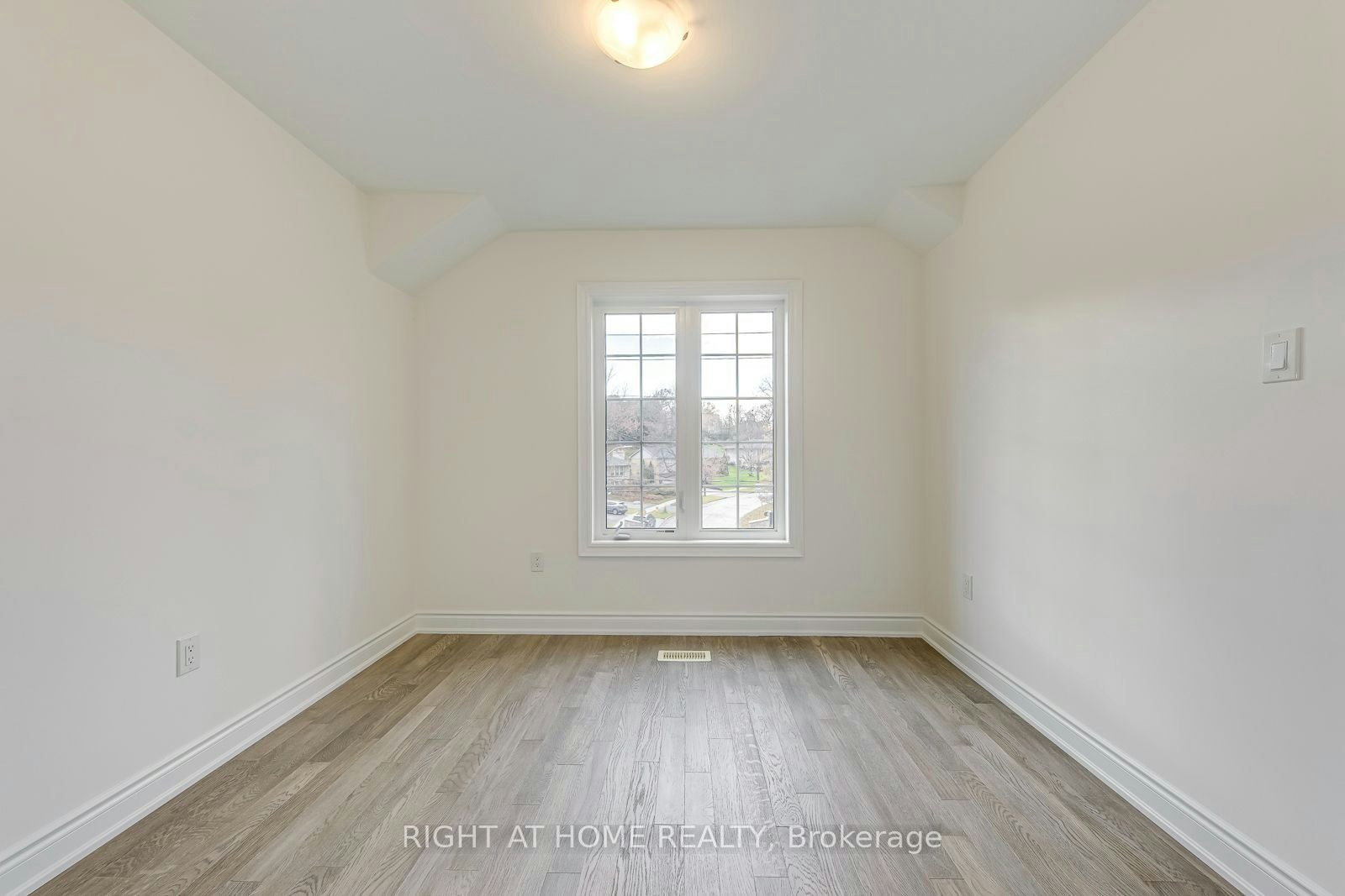 2581 Islington Avenue, Toronto, ON, M9V 4A2 - 35