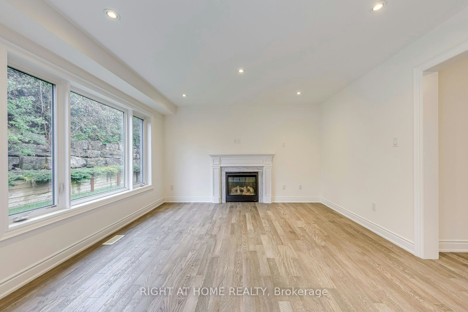 2579 Islington Avenue, Toronto, ON, M9V 4A2 - 7