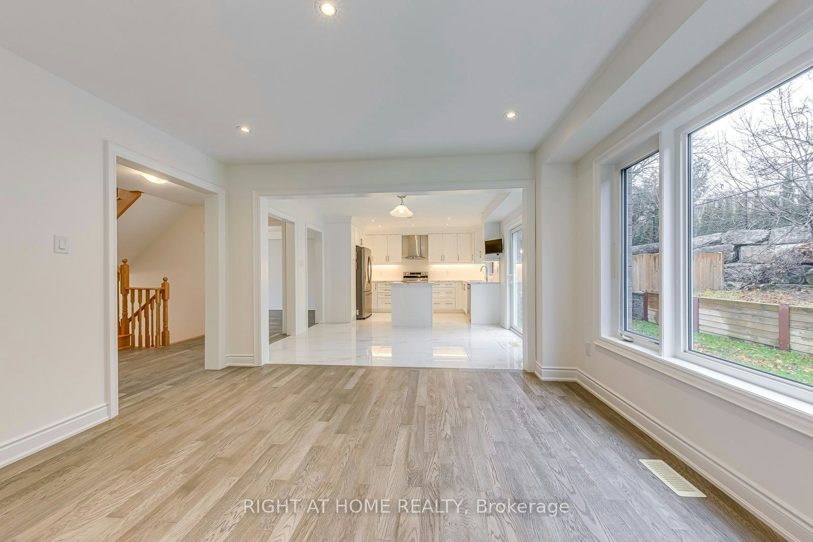 2579 Islington Avenue, Toronto, ON, M9V 4A2 - 9