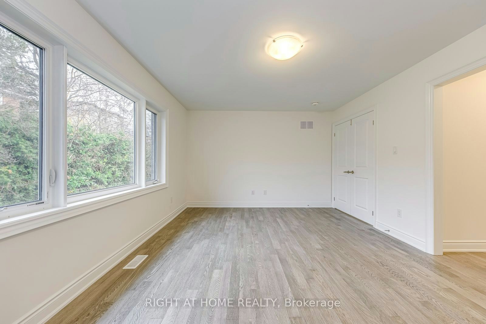 2579 Islington Avenue, Toronto, ON, M9V 4A2 - 26
