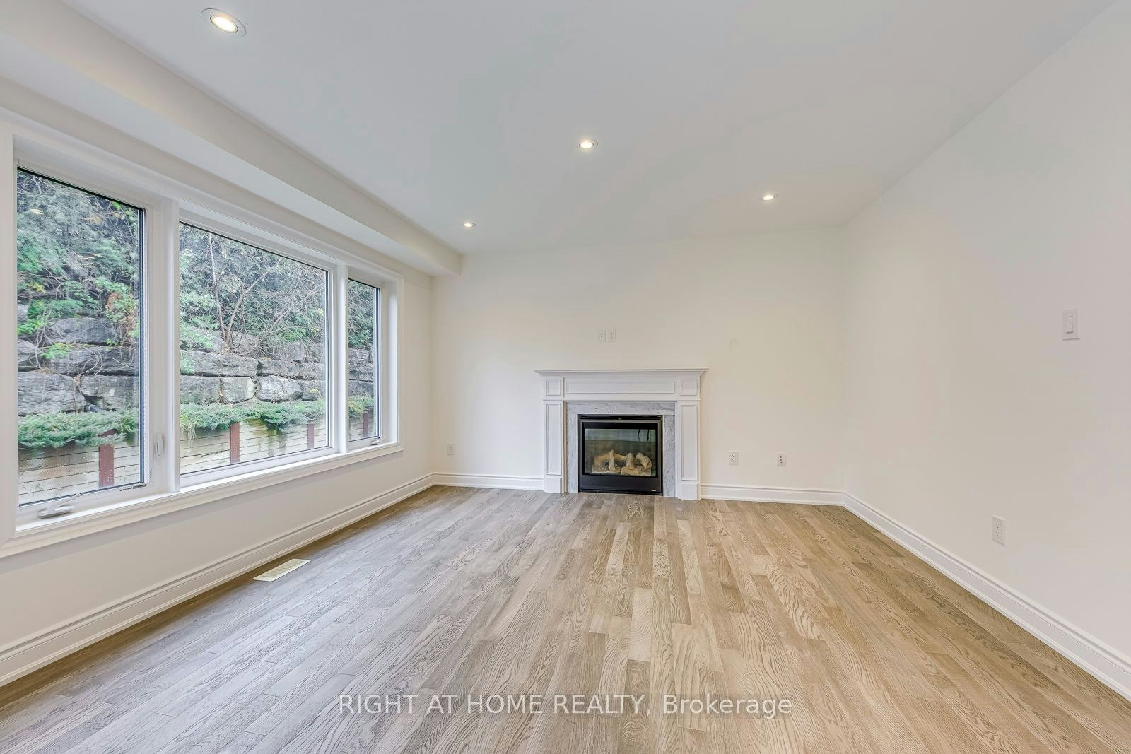 2579 Islington Avenue, Toronto, ON, M9V 4A2 - 8