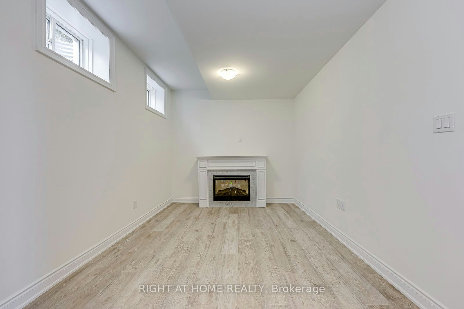 2579 Islington Avenue, Toronto, ON, M9V 4A2 - 38