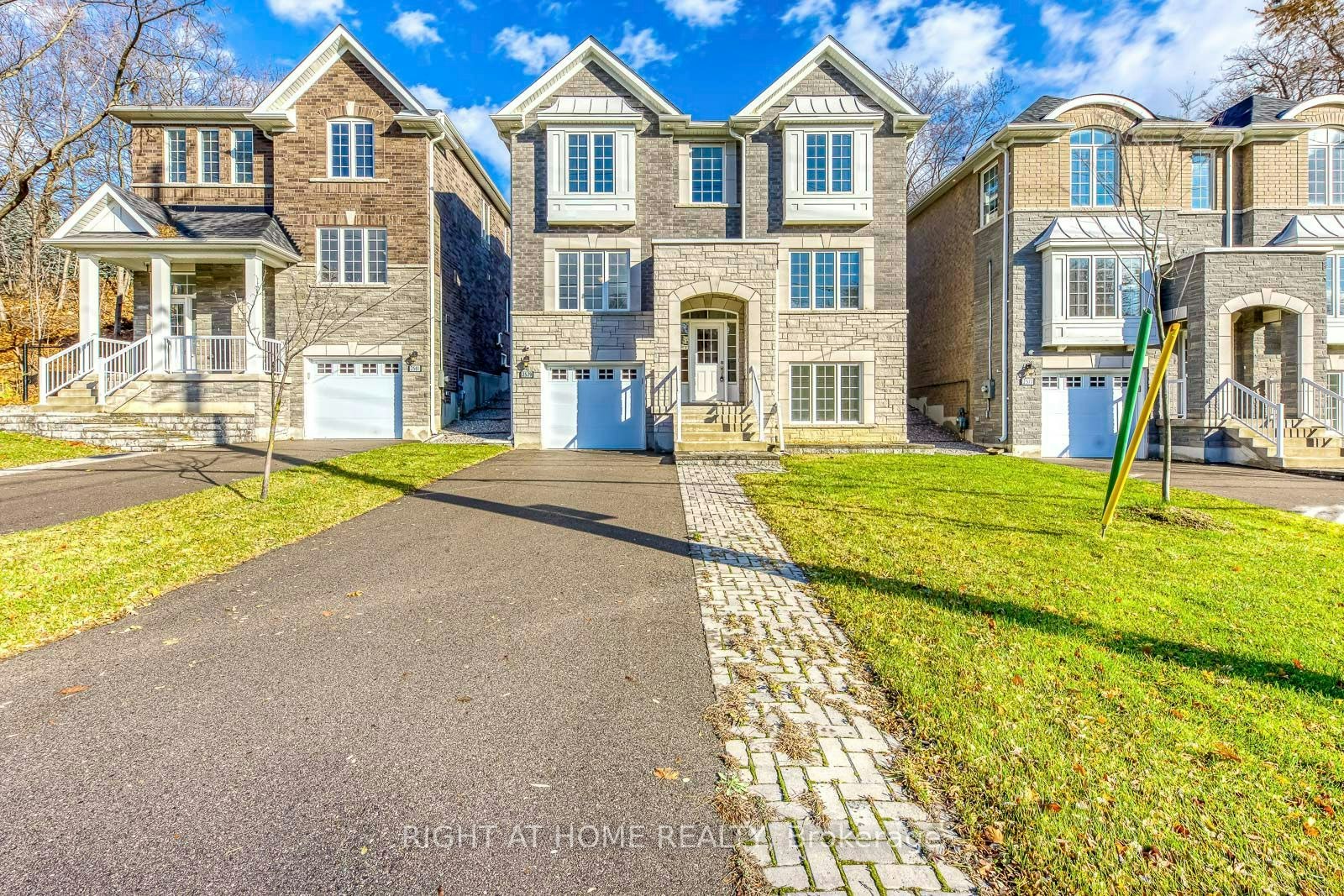 2579 Islington Avenue, Toronto, ON, M9V 4A2 - 2