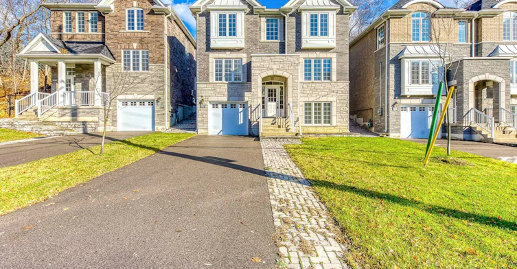 2579 Islington Avenue, Toronto, ON, M9V 4A2 - 2