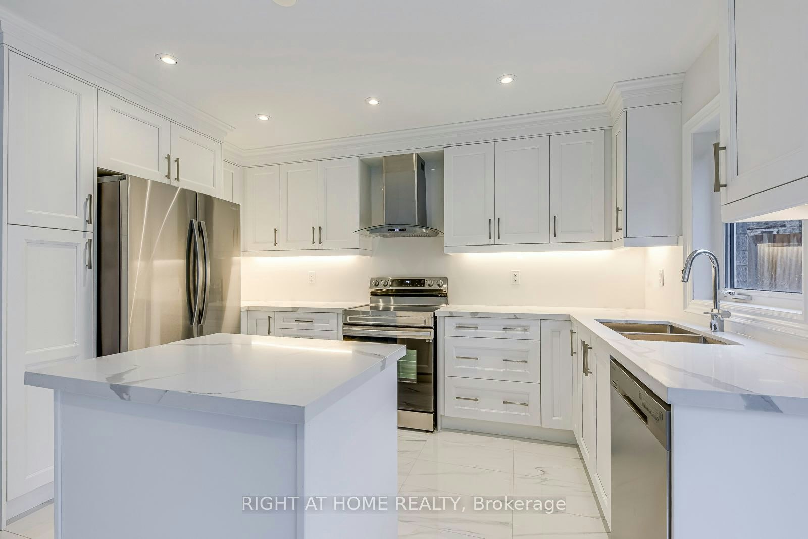 2579 Islington Avenue, Toronto, ON, M9V 4A2 - 13