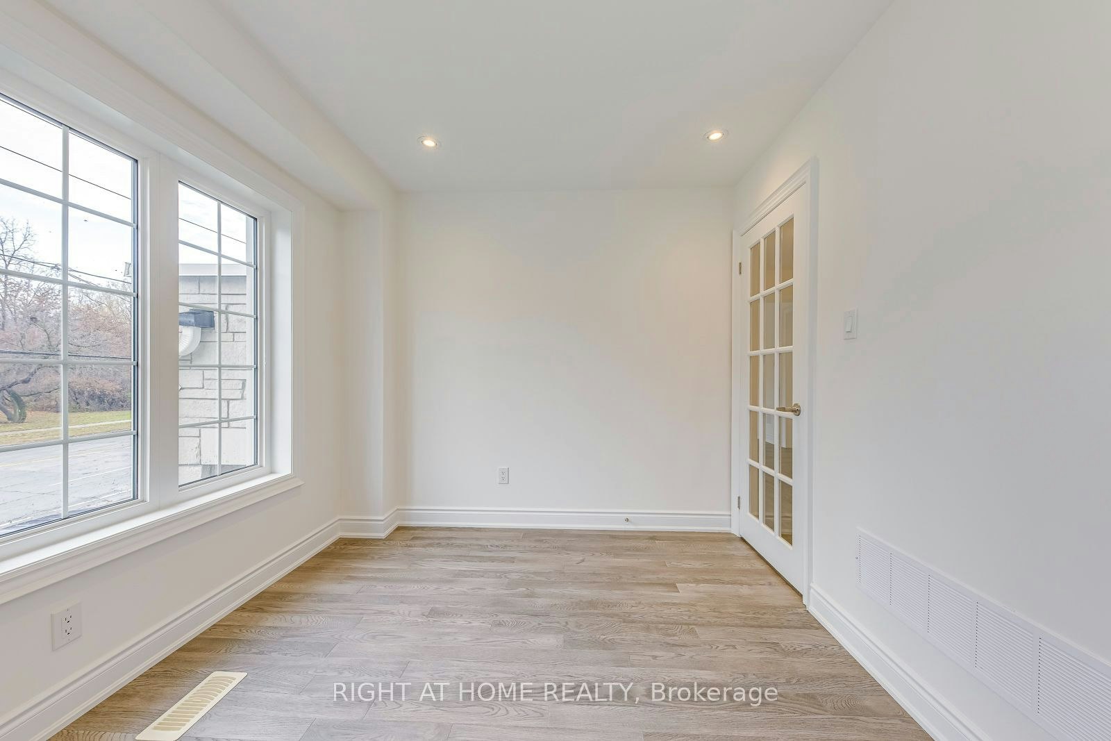 2579 Islington Avenue, Toronto, ON, M9V 4A2 - 20