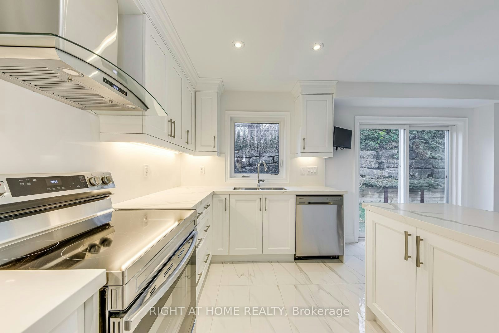 2579 Islington Avenue, Toronto, ON, M9V 4A2 - 15