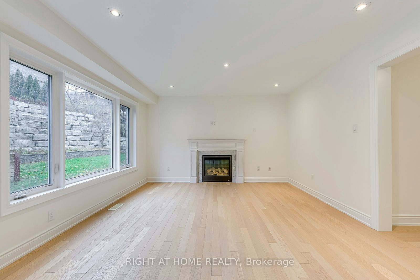2577 Islington Avenue, Toronto, ON, M9V 4A2 - 7