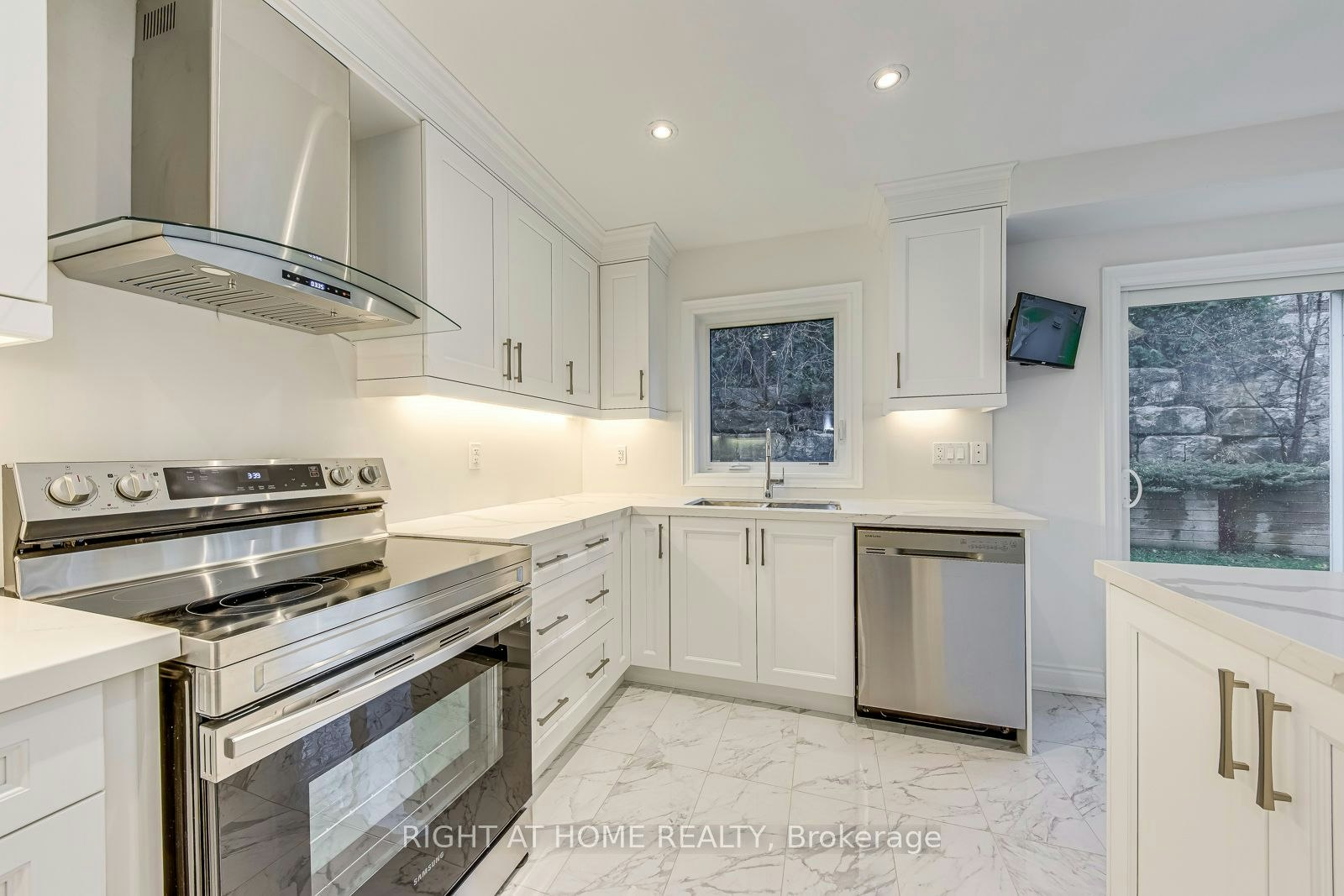 2577 Islington Avenue, Toronto, ON, M9V 4A2 - 15