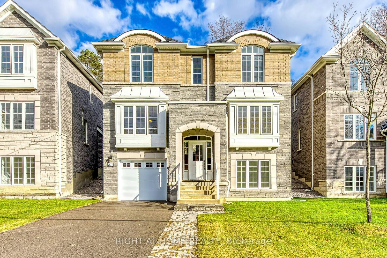 2577 Islington Avenue, Toronto, ON, M9V 4A2 - 3