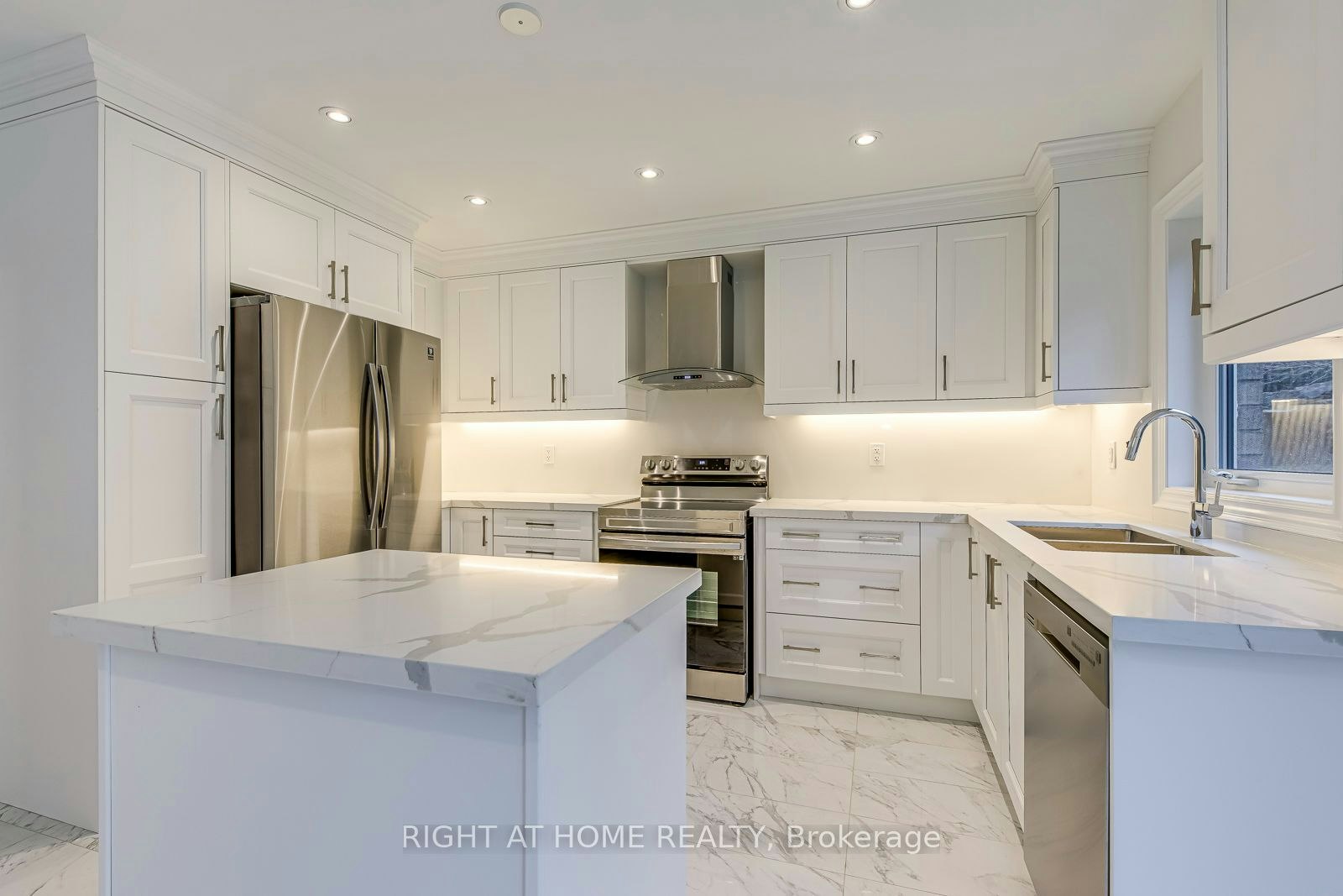 2577 Islington Avenue, Toronto, ON, M9V 4A2 - 13