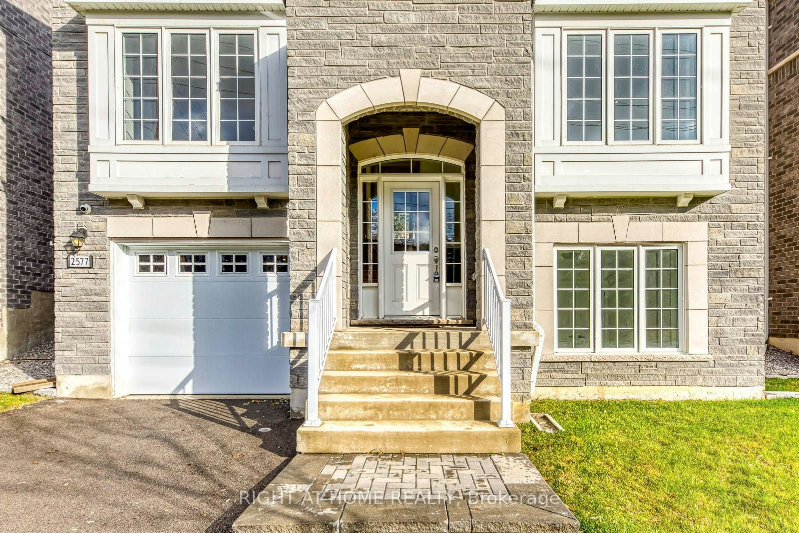 2577 Islington Avenue, Toronto, ON, M9V 4A2 - 4
