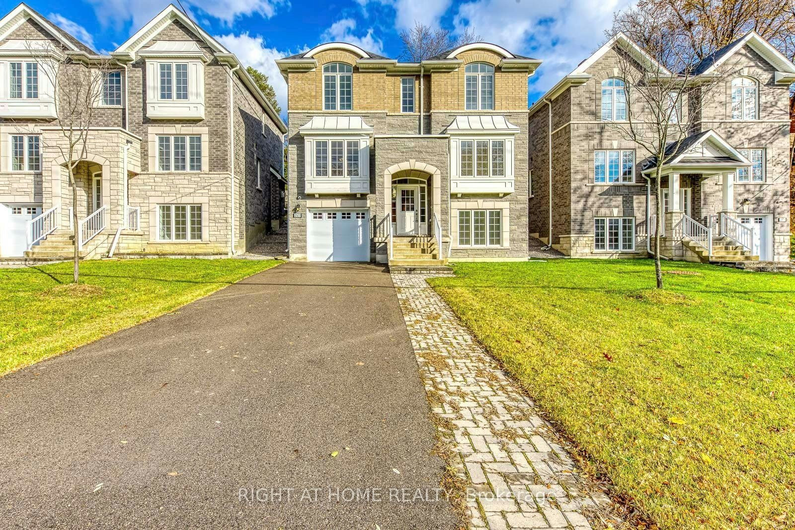 2577 Islington Avenue, Toronto, ON, M9V 4A2 - 2