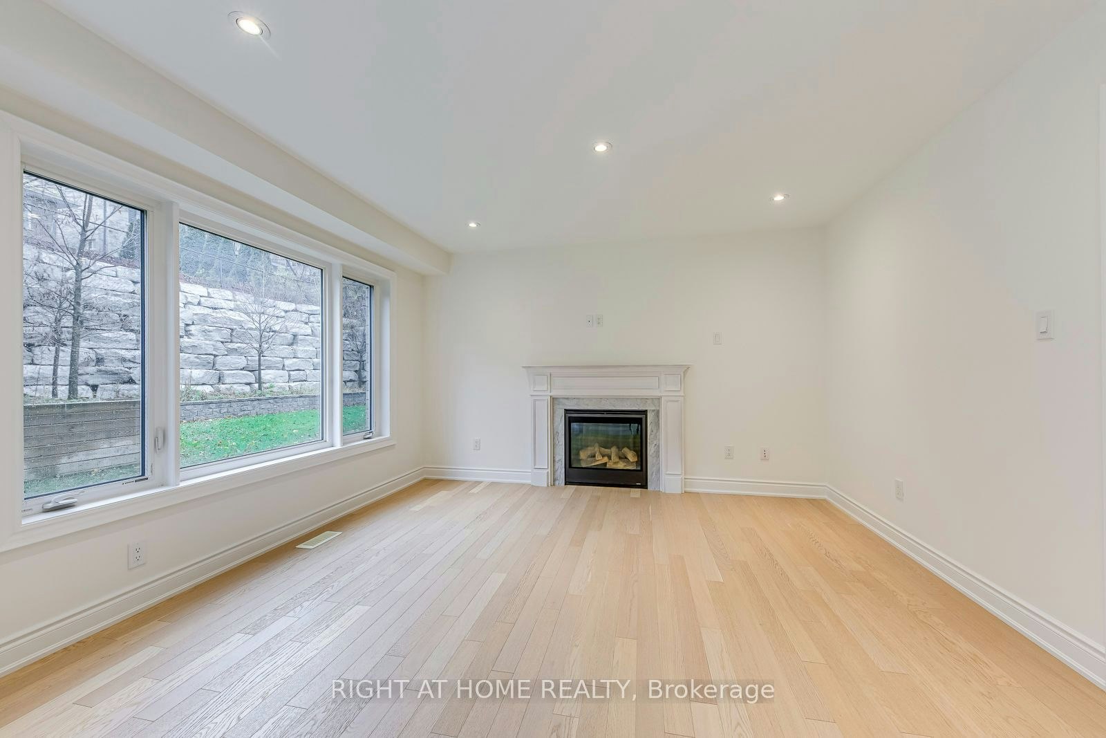2577 Islington Avenue, Toronto, ON, M9V 4A2 - 8
