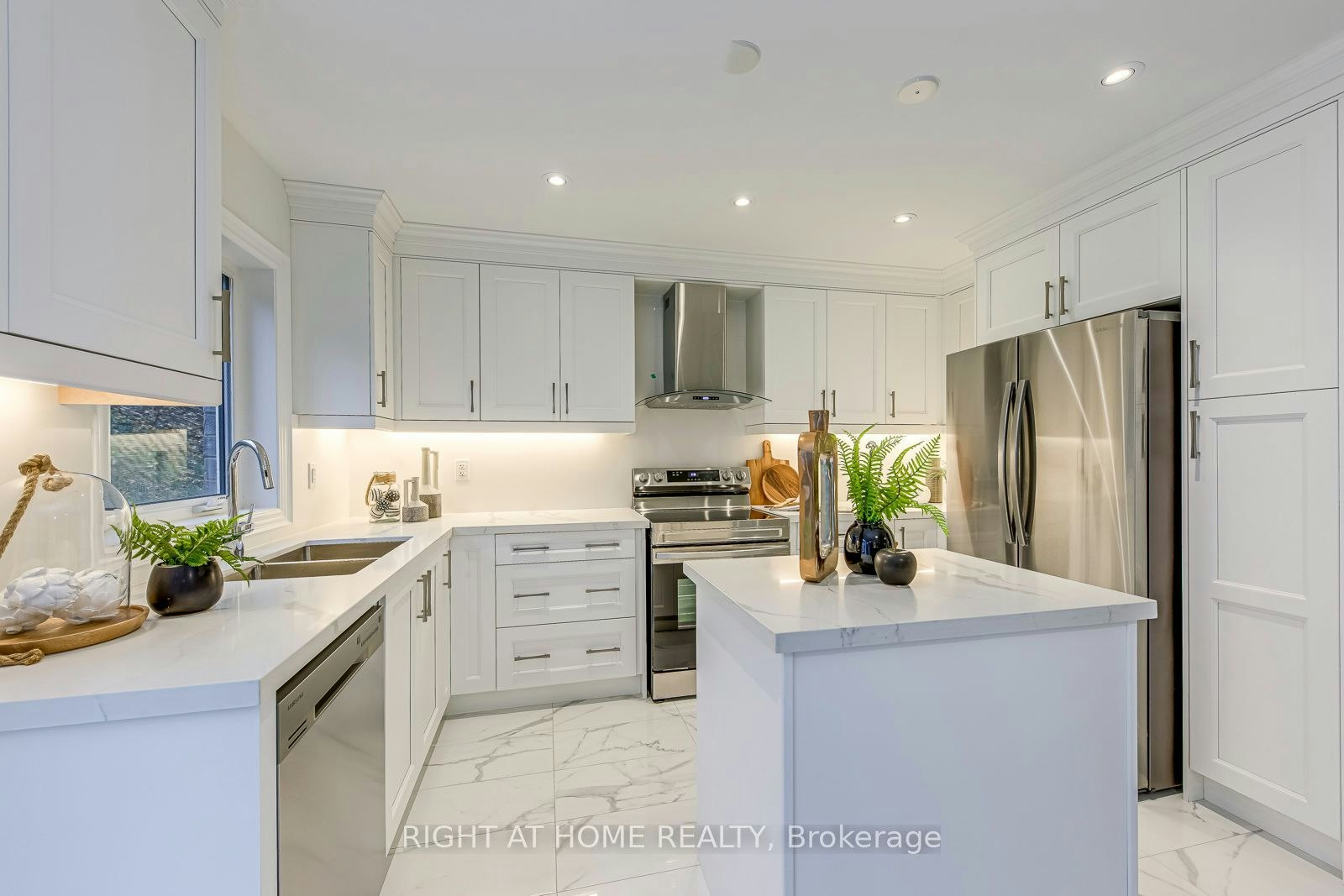 2575 Islington Avenue, Toronto, ON, M9V 4A2 - 14