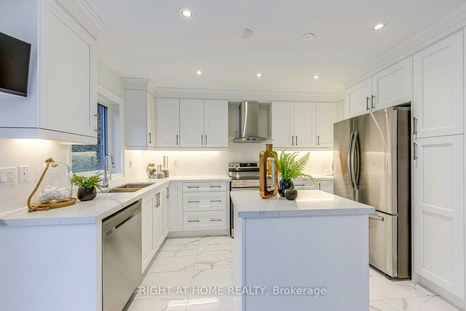 2575 Islington Avenue, Toronto, ON, M9V 4A2 - 13
