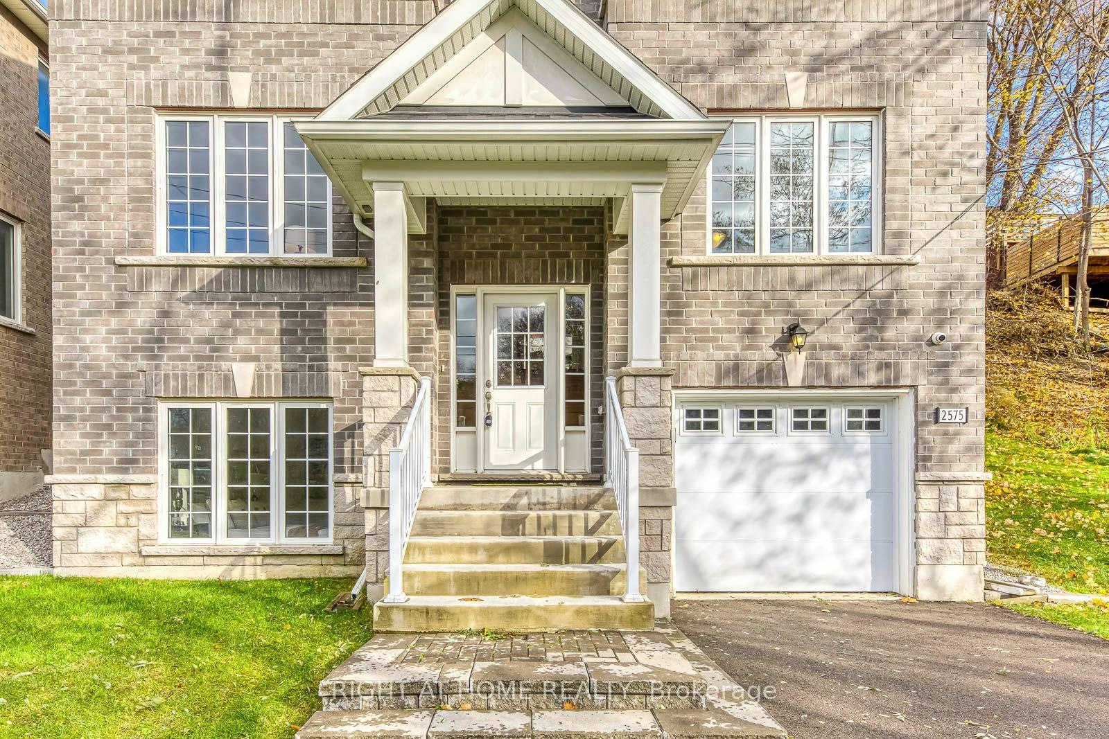 2575 Islington Avenue, Toronto, ON, M9V 4A2 - 4