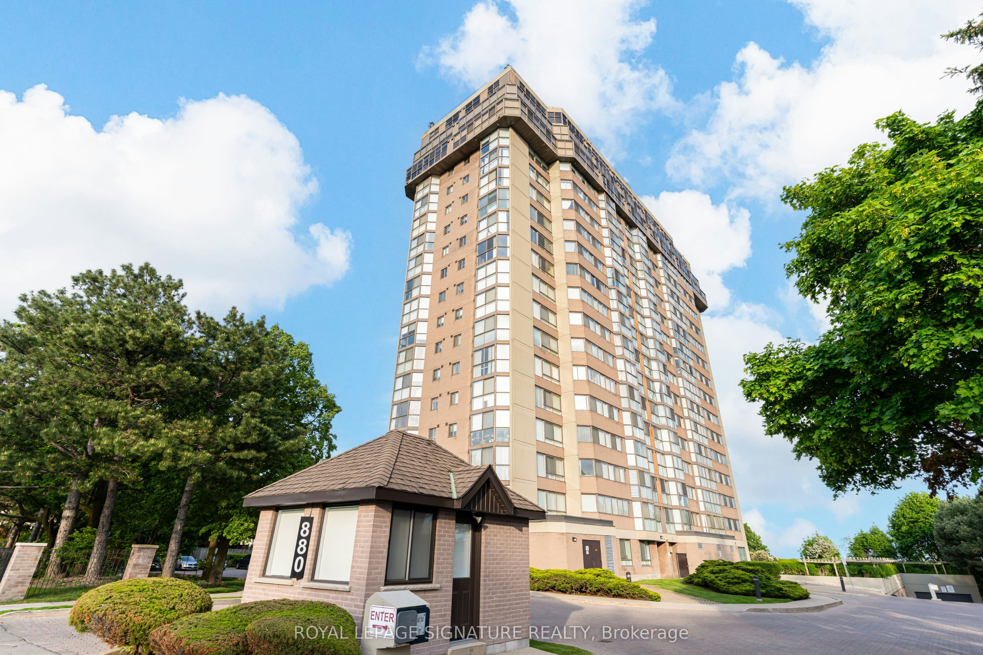 405-880 Dundas Street W, Mississauga, ON, L5C 4H3