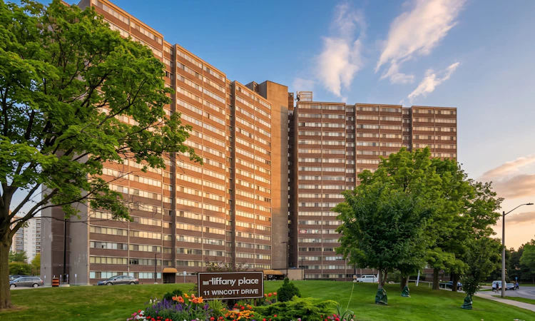 1810-11 Wincott Drive