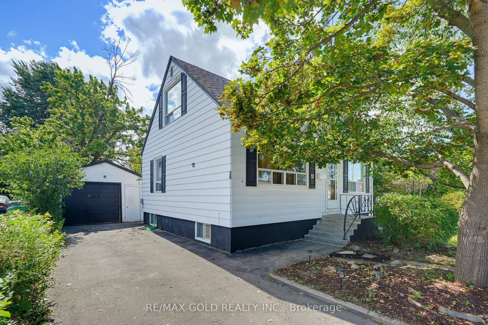 23 Pleasantview Avenue, Brampton, ON, L6X 1W5