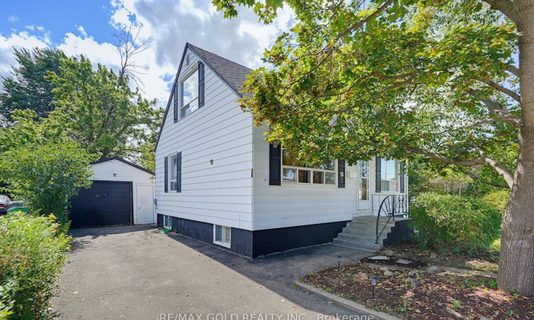 23 Pleasantview Avenue